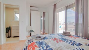 3 bedrooms, iron/ironing board, travel crib, free WiFi - 50m from the beach | Calle San Enrique 3-2 (Los Alcázares)