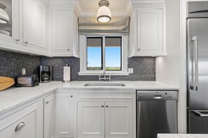 Condo, Multiple Beds (Sandpiper 508) | Private kitchen