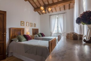 5 dormitorios, tabla de planchar con plancha, wifi gratis y ropa de cama