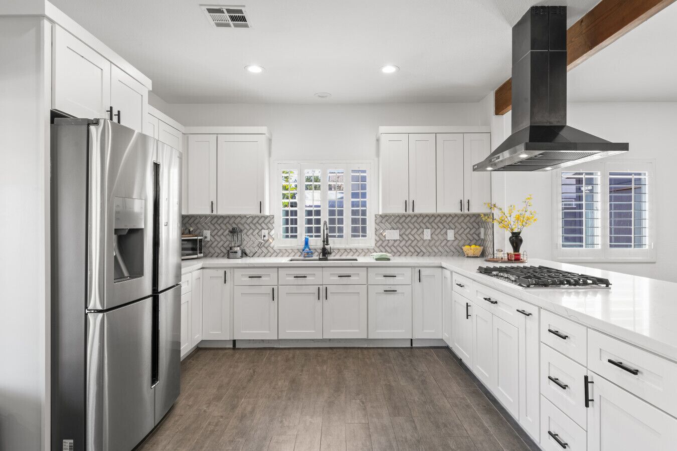 Refrigerador, microondas, horno y parrilla de estufa 