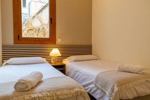 2 slaapkamers, een strijkplank/strijkijzer, wifi, beddengoed