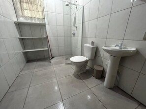 Studio 24 | Bathroom