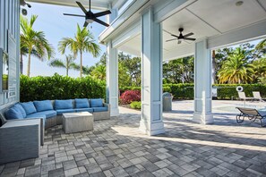 Terrace/patio - King Ensuite w/adjustable bed / New heated pool (Sarasota)