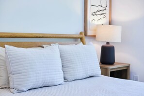 2 chambres, bureau, fer et planche à repasser, accès au Wi-Fi (inclus)