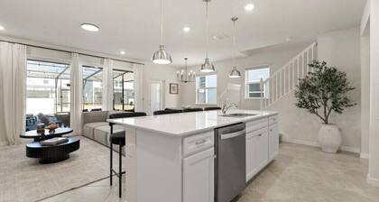 5 BD/ 4.5 BA/ Windsor Cay (16202 CC)