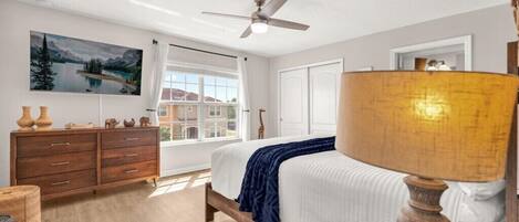 4 bedrooms, iron/ironing board, WiFi, bed sheets