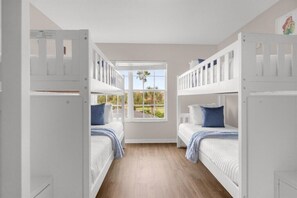 4 Schlafzimmer, Reisekinderbett, WLAN, Bettwäsche