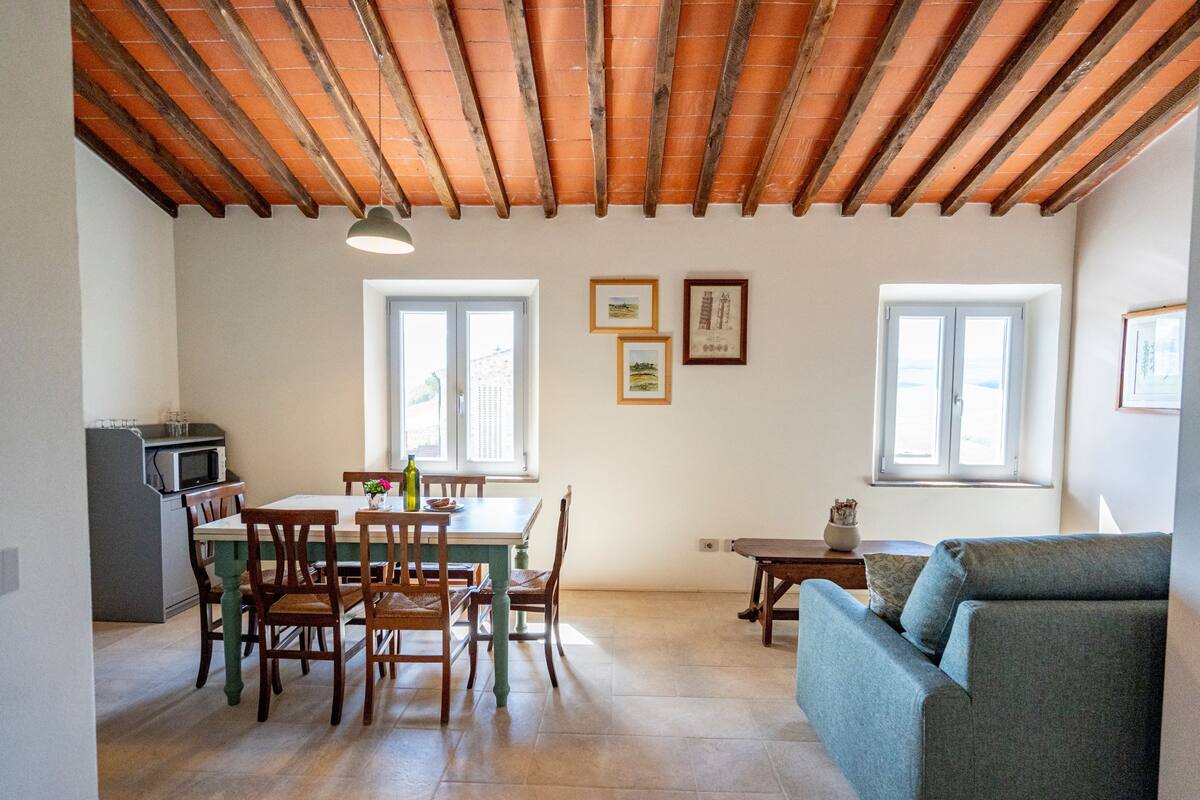 Deluxe Apartment, Garden View | Living area