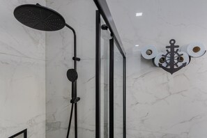 Shower, hair dryer, towels - GuestReady - Ocean paradise in Ponta Delgada (Ponta Delgada)