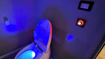 Doccia, asciugacapelli, asciugamani, sapone