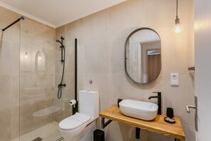Dusche, Haartrockner, Handtücher