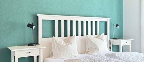 3 عدّة غرف نوم ومكتب ومكواة/لوح كي وسرير سفر