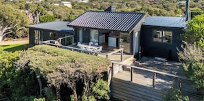 Outdoor dining - Capeviews on Higgins with separate Studio (Rye)