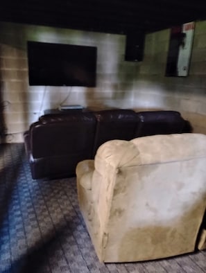 TV - Lazy Lane Cabins - Rustic Way (McArthur)