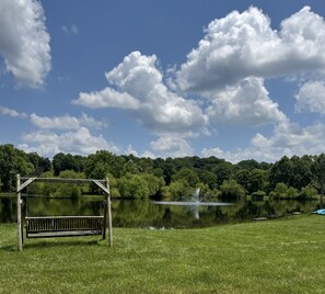 Property grounds - Lazy Lane Cabins - Rustic Way (McArthur)