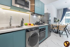 Coffee/tea maker, fridge, microwave, oven - Opalz by Danube Studio Access to Sheikh Zayed Rd (Dubai)