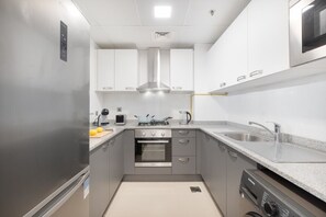Coffee/tea maker, fridge, microwave, oven