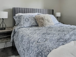 2 bedrooms, iron/ironing board, WiFi, bed sheets - Walkerton Sauna Suite (Walkerton)