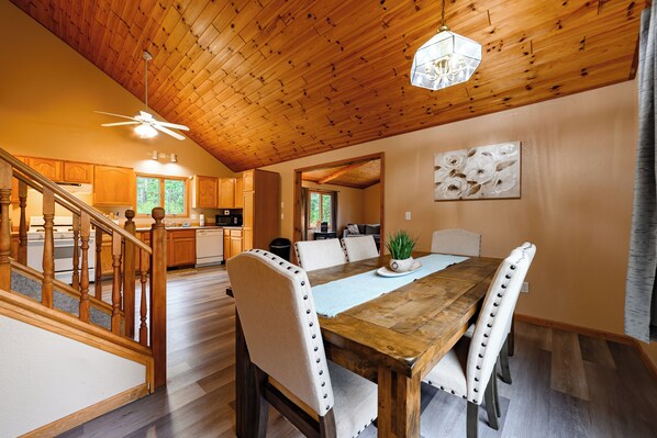 Deluxe huis, 4 slaapkamers | Dineerruimte