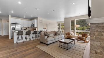 Condo (4 Bedrooms) | Property amenity