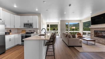 Condo (4 Bedrooms) | Property amenity
