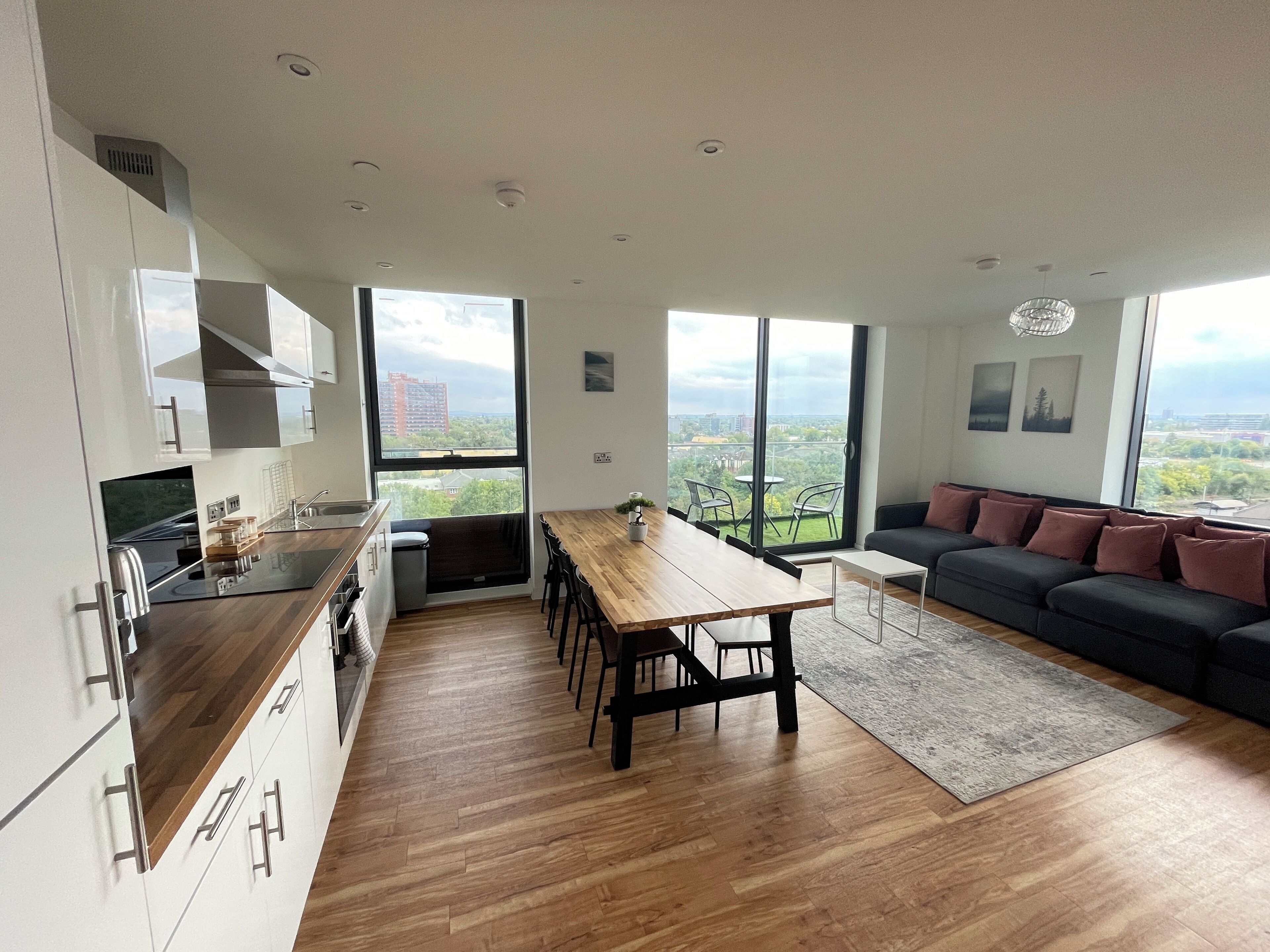 Een magnetron, een kookplaat