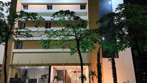 A hotel with a modern facade, a prominent sign reading "MIRAGO HOTELS," and a well-lit entrance. - Mirago Hotel (Yumbo)
