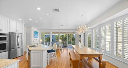 Tropical Paradise on Captiva – Stunning 7-Bedroom Home Just Steps from the Beach
