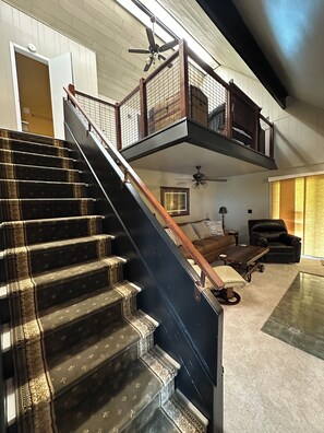 Smart TV - Rusty Flatts-Countryside Retreat Just Outside Grand Island – Sleeps 1 to 8 (Grand Island)