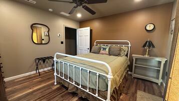 3 bedrooms, iron/ironing board, free WiFi, bed sheets