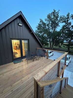 Terrace/patio - Rusty Flatts-Countryside Retreat Just Outside Grand Island – Sleeps 1 to 8 (Grand Island)
