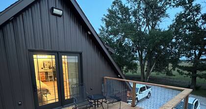 Rusty Flatts-Countryside Retreat Just Outside Grand Island – Sleeps 1 to 8