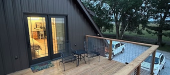 Rusty Flatts-Countryside Retreat Just Outside Grand Island – Sleeps 1 to 8