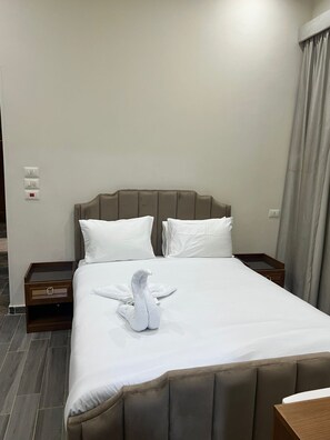 9 chambres, fer et planche Ă repasser, Wi-Fi, draps fournis