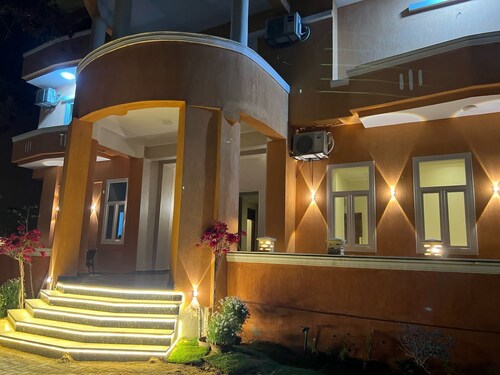 Florya Pyramids Palace" Your Gate Way For Relaxation"