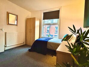 2 chambres, fer et planche à repasser, Wi-Fi, draps fournis