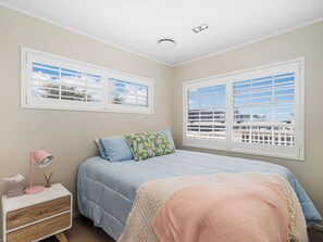 4 bedrooms, WiFi, bed sheets