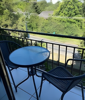 Apartment | Outdoor dining