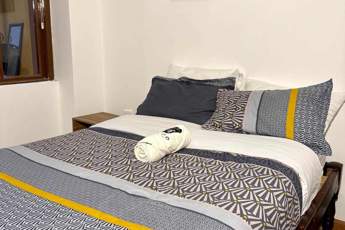 Classic Single Room, Private Bathroom | Desk, laptop workspace