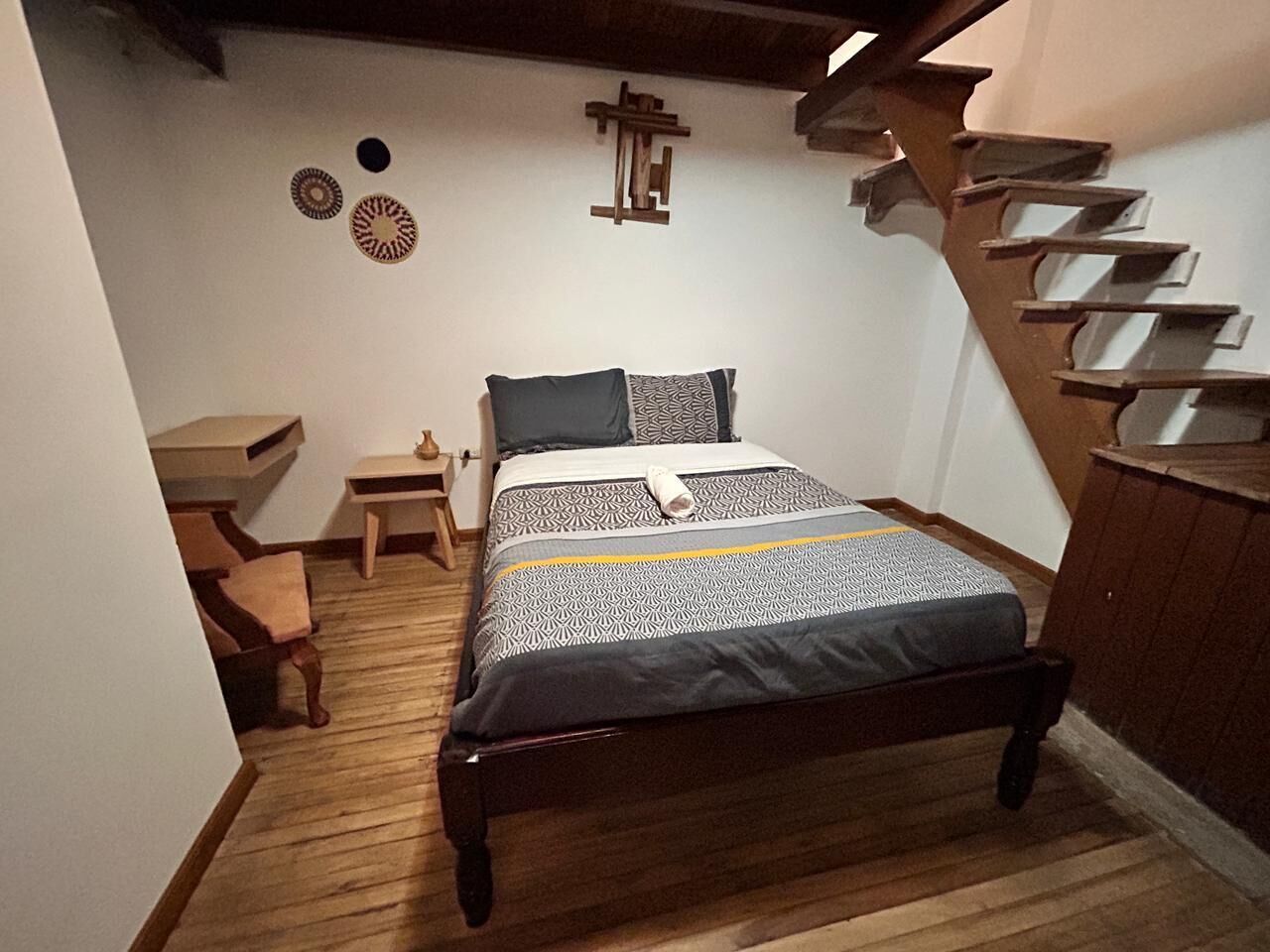 Dormitorio compartido familiar | Ropa de cama hipoalergénica, edredón y escritorio 