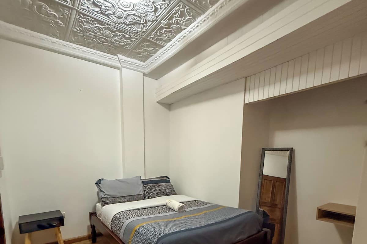 Classic Single Room, Private Bathroom | Desk, laptop workspace