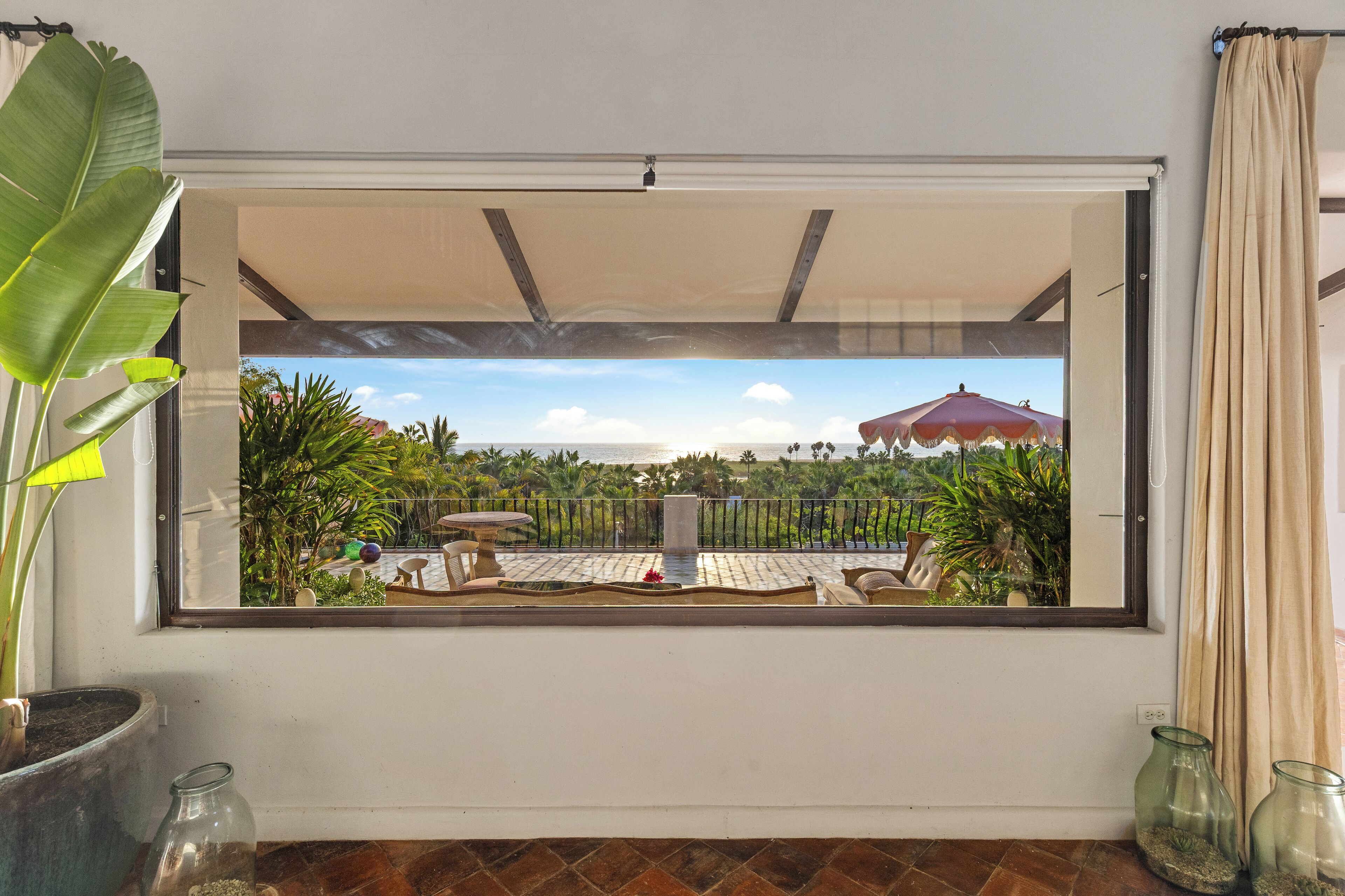 Deluxe villa, uitzicht op zee | Uitzicht op strand/zee