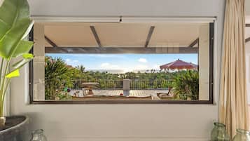 Deluxe villa, uitzicht op zee | Uitzicht op strand/zee