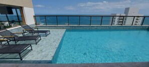 Unclassified image, 4 of 66, button