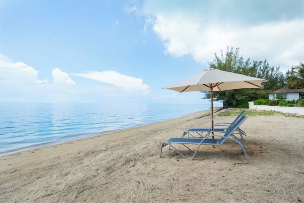 Sun-loungers, beach towels