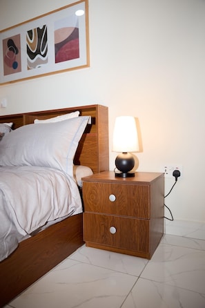 2 bedrooms, iron/ironing board, Internet, bed sheets