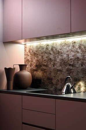 Réfrigérateur, four, plaque de cuisson, lave-vaisselle