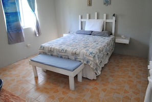 6 bedrooms, iron/ironing board, WiFi, bed sheets
