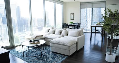 Luxury Penthouse - Skyline Views