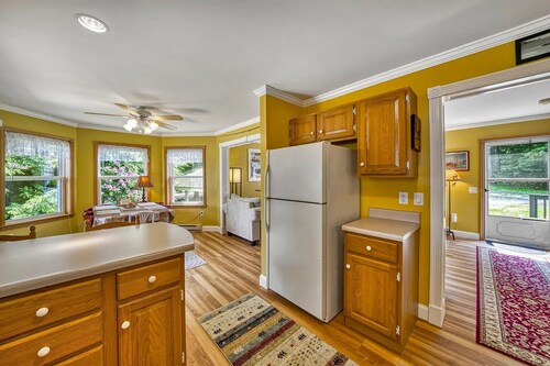 Lakeside Escape - 4BR/2BA Retreat 2hrs from Boston